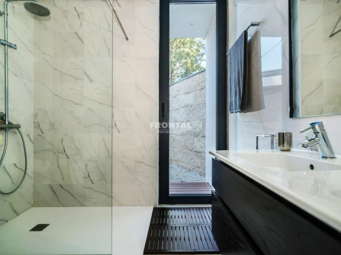 Moradia T4 para Venda em Louredo Foto 24