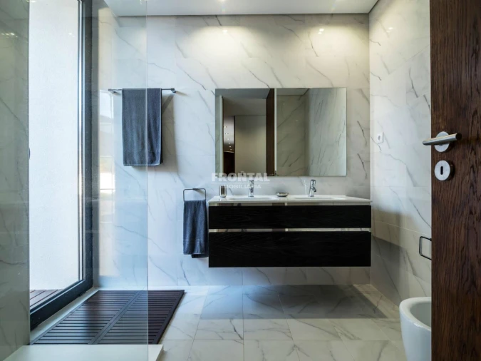 Moradia T4 para Venda em Louredo Foto 23