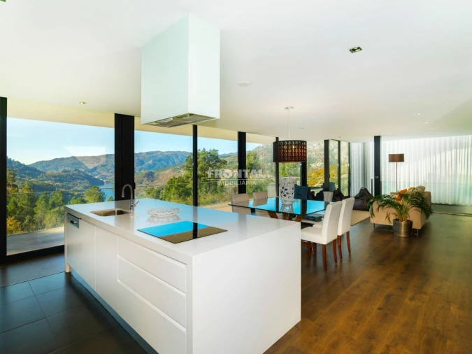 Moradia T4 para Venda em Louredo Foto 11