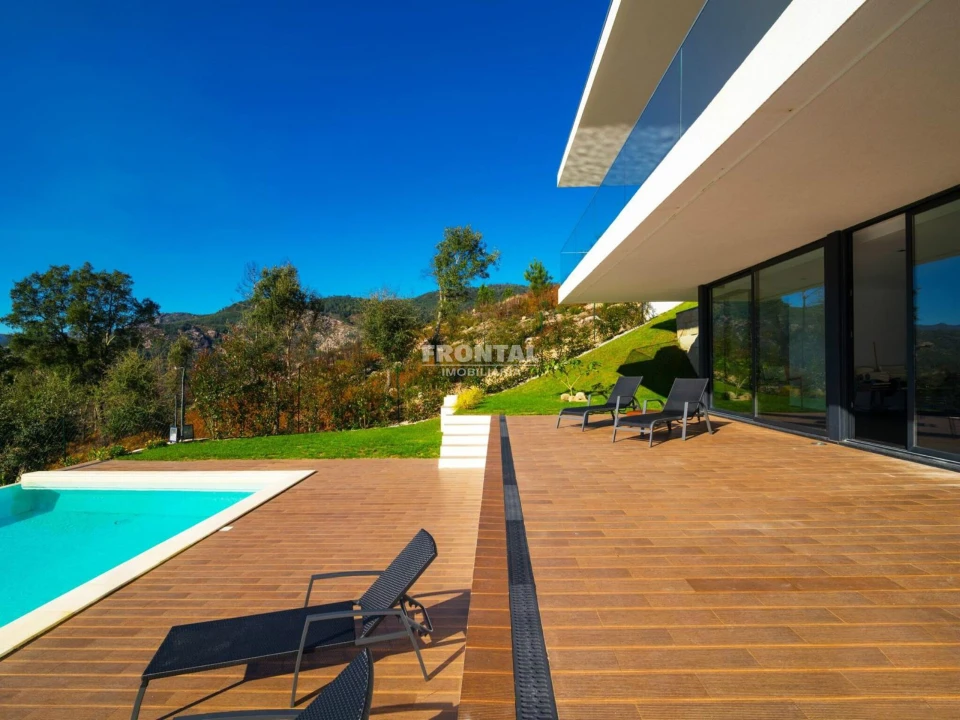 Moradia T4 para Venda em Louredo Foto 6