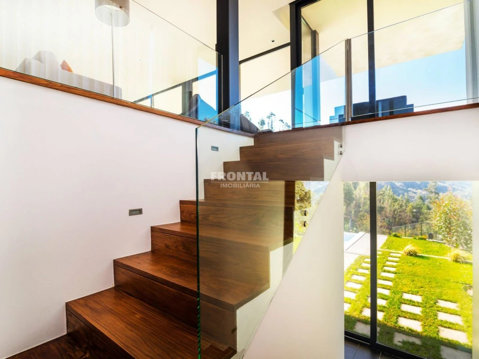 Moradia T4 para Venda em Louredo Foto 7