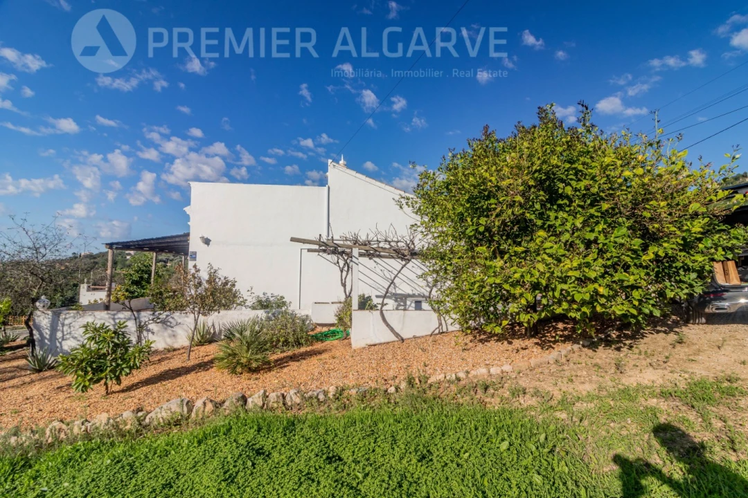Moradia T6 para Venda em Santa Barbara de Nexe Foto 7