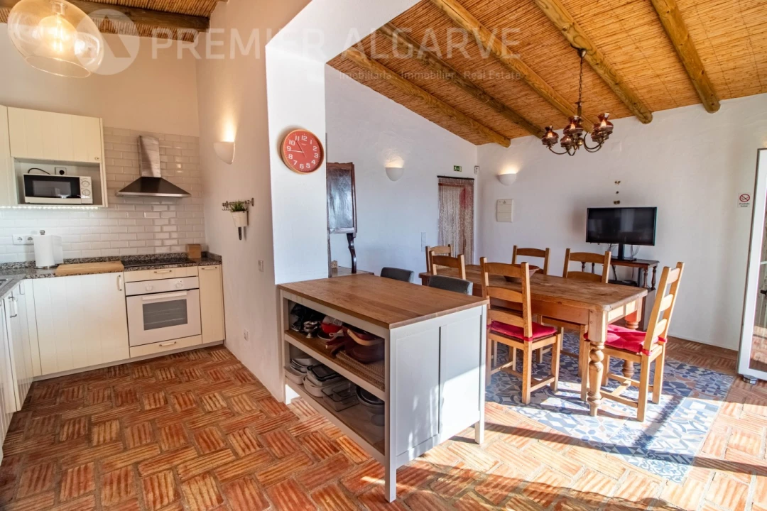 Moradia T6 para Venda em Santa Barbara de Nexe Foto 16