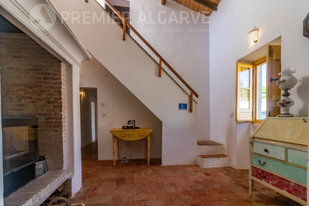 Moradia T6 para Venda em Santa Barbara de Nexe Foto 25