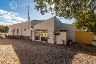 Moradia T6 para Venda em Santa Barbara de Nexe