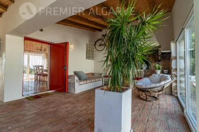 Moradia T6 para Venda em Santa Barbara de Nexe