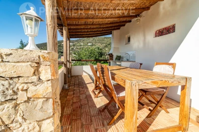Moradia T6 para Venda em Santa Barbara de Nexe
