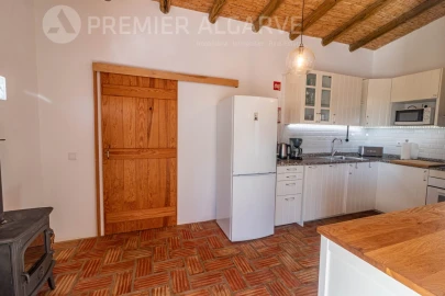 Moradia T6 para Venda em Santa Barbara de Nexe