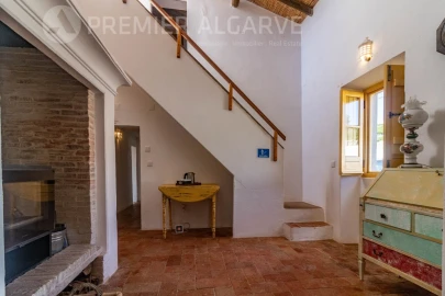 Moradia T6 para Venda em Santa Barbara de Nexe
