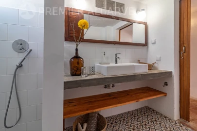 Moradia T6 para Venda em Santa Barbara de Nexe