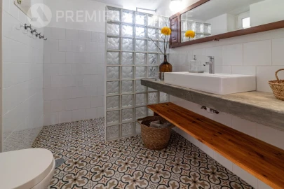 Moradia T6 para Venda em Santa Barbara de Nexe
