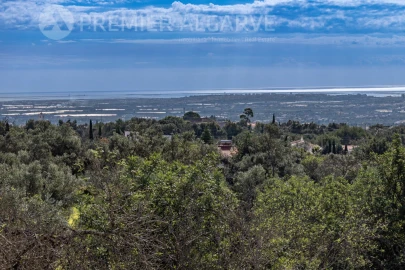 Moradia T6 para Venda em Santa Barbara de Nexe