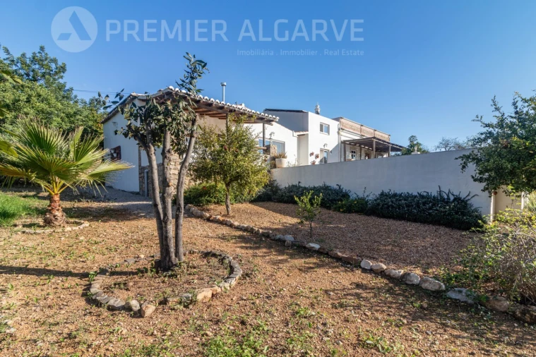 Moradia T6 para Venda em Santa Barbara de Nexe Foto 12