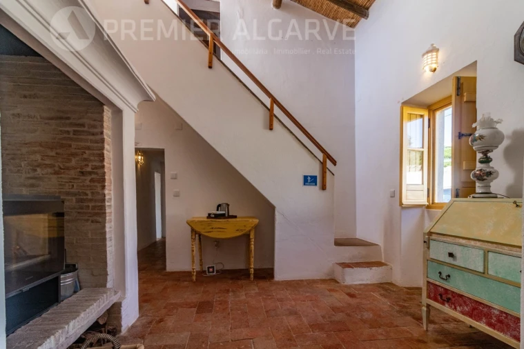 Moradia T6 para Venda em Santa Barbara de Nexe Foto 25