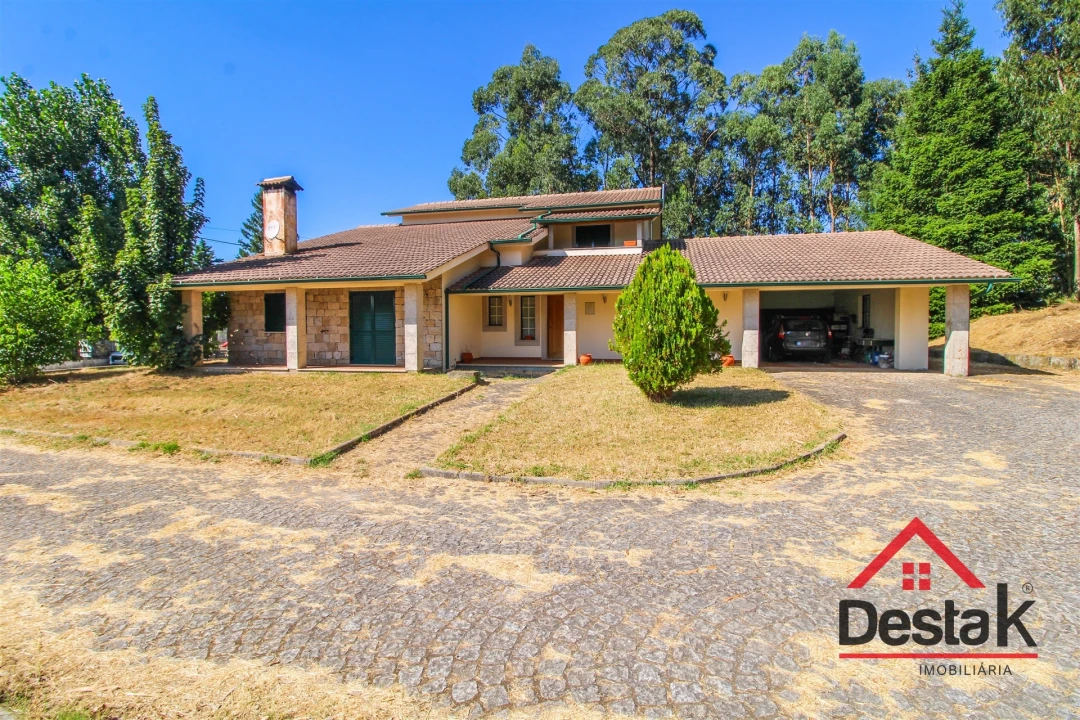 Moradia T4 para Venda em Vouzela e Paços de Vilharigues Foto 2