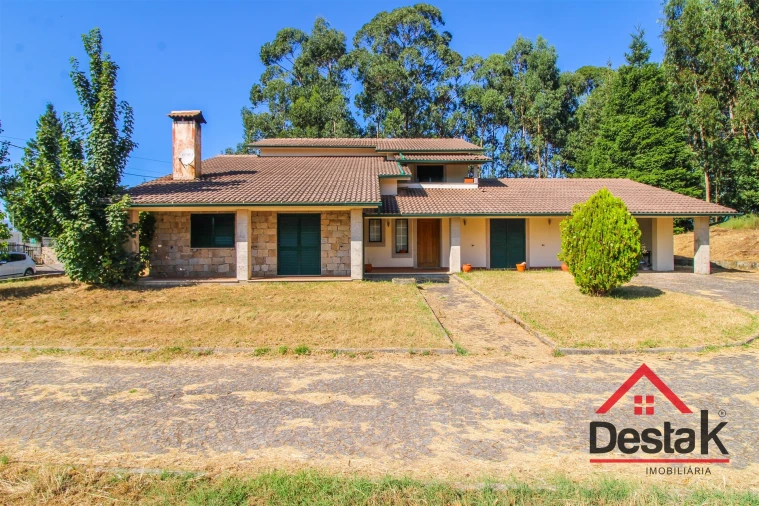 Moradia T4 para Venda em Vouzela e Paços de Vilharigues