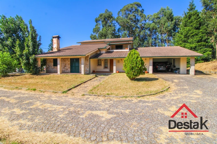 Moradia T4 para Venda em Vouzela e Paços de Vilharigues Foto 2