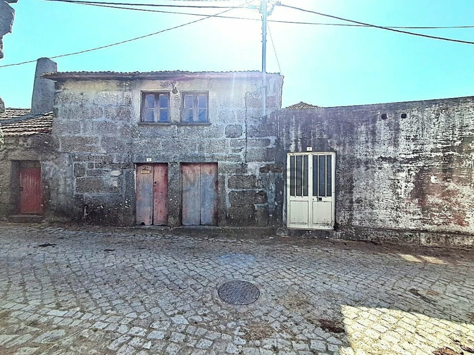 Moradia T5 para Venda em Beça Foto 1