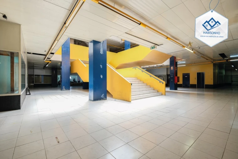 Loja para Venda em Santa Marinha e São Pedro da Afurada Foto 1