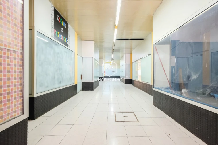 Loja para Venda em Santa Marinha e São Pedro da Afurada Foto 2