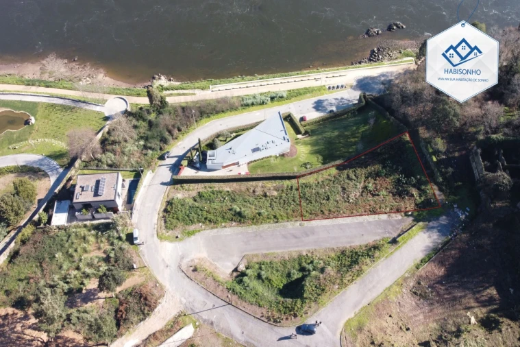 Terreno para Venda em Oliveira do Douro Foto 1