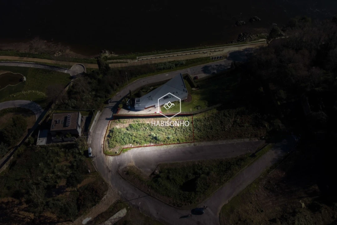 Terreno para Venda em Oliveira do Douro Foto 4