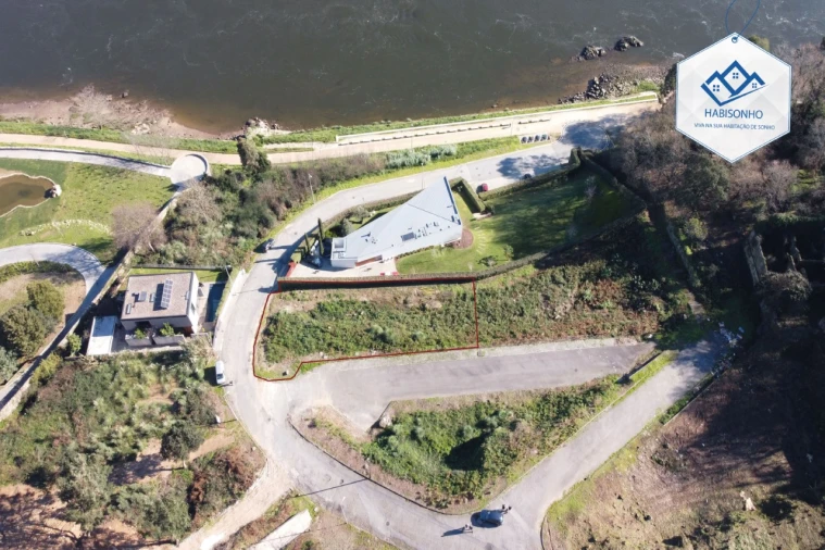 Terreno para Venda em Oliveira do Douro Foto 1