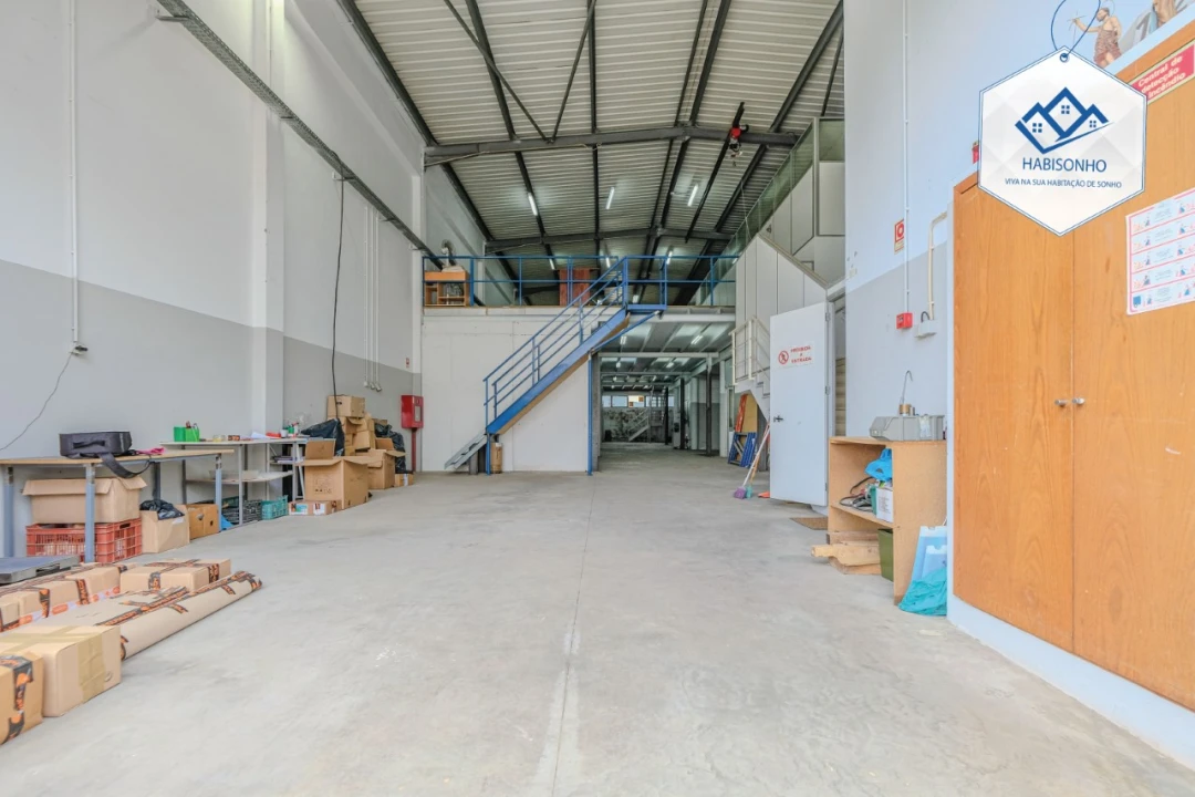 Armazém para Venda em Ermesinde Foto 1