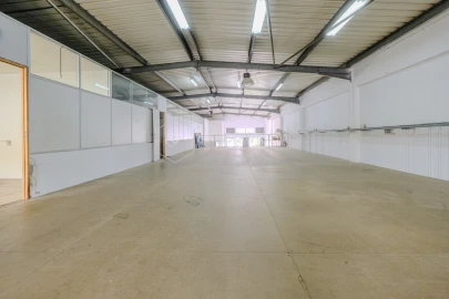 Armazém para Venda em Ermesinde