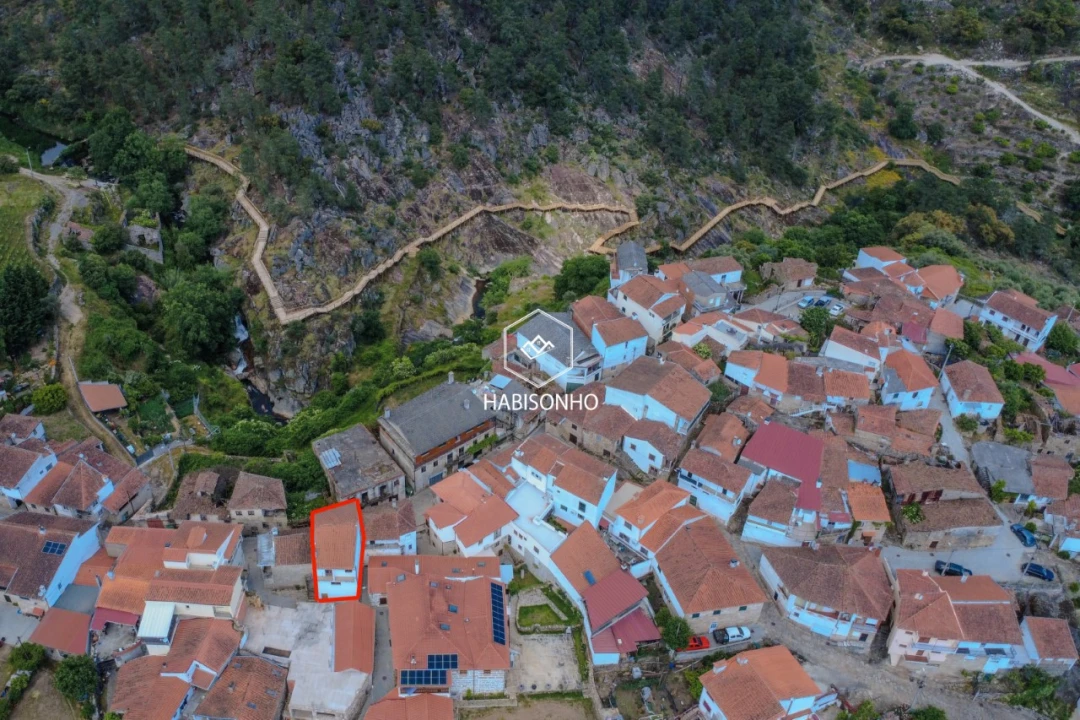 Moradia T3 para Venda em Alijo Foto 13