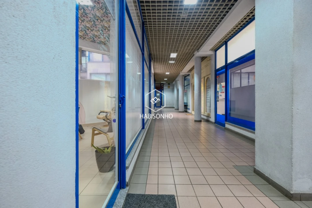 Loja para Venda em Fânzeres e São Pedro da Cova Foto 3