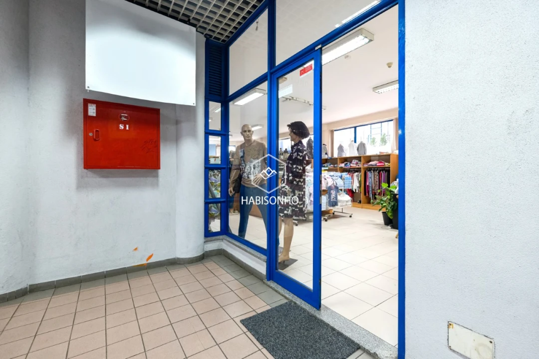 Loja para Venda em Fânzeres e São Pedro da Cova Foto 4