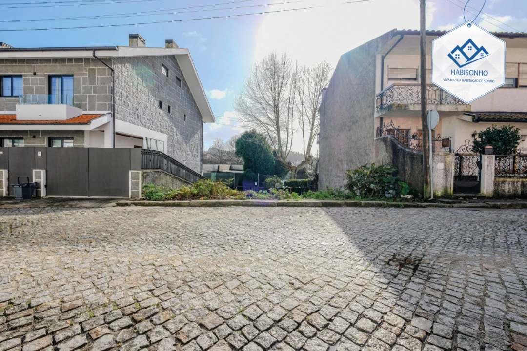 Terreno para Venda em Fânzeres e São Pedro da Cova Foto 1