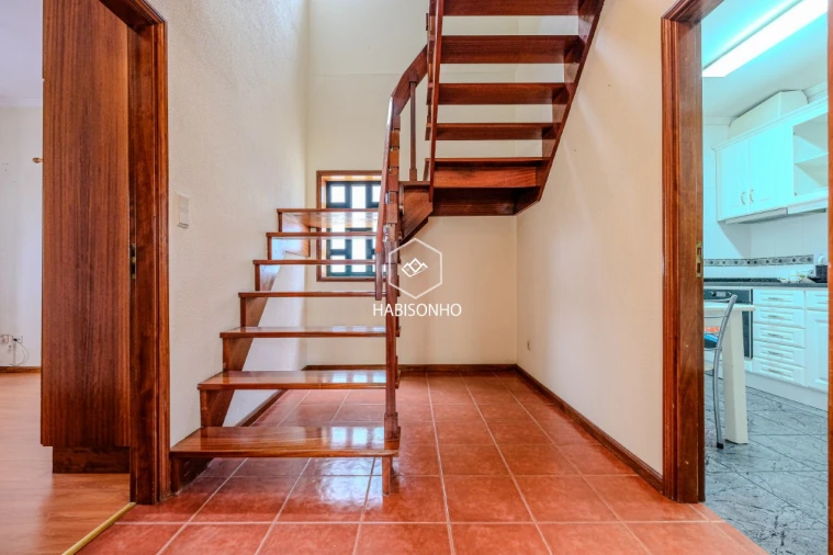 Moradia T4 para Venda em Madalena Foto 5