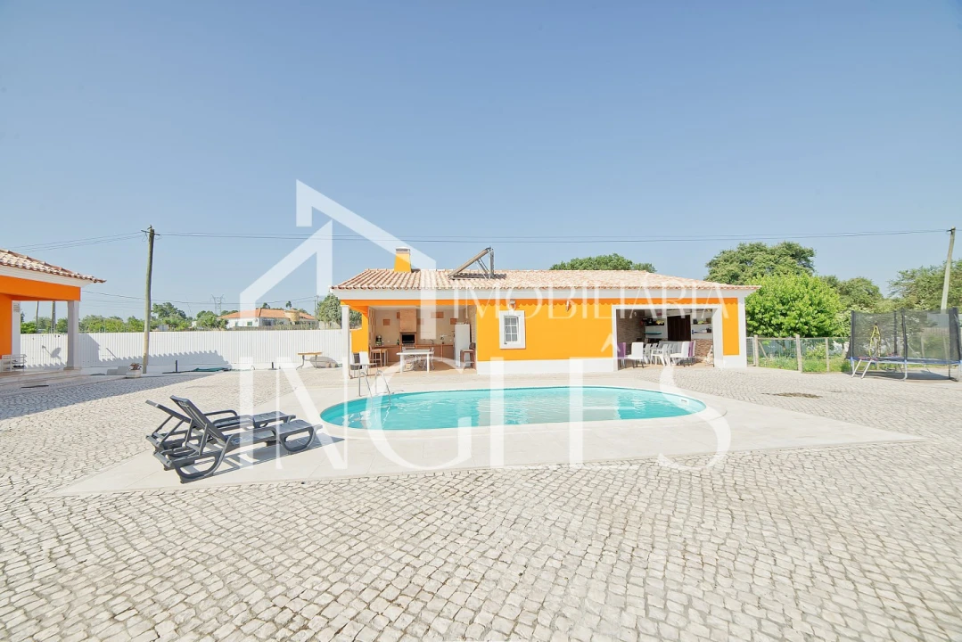 Moradia T4 para Venda em Almoster Foto 4