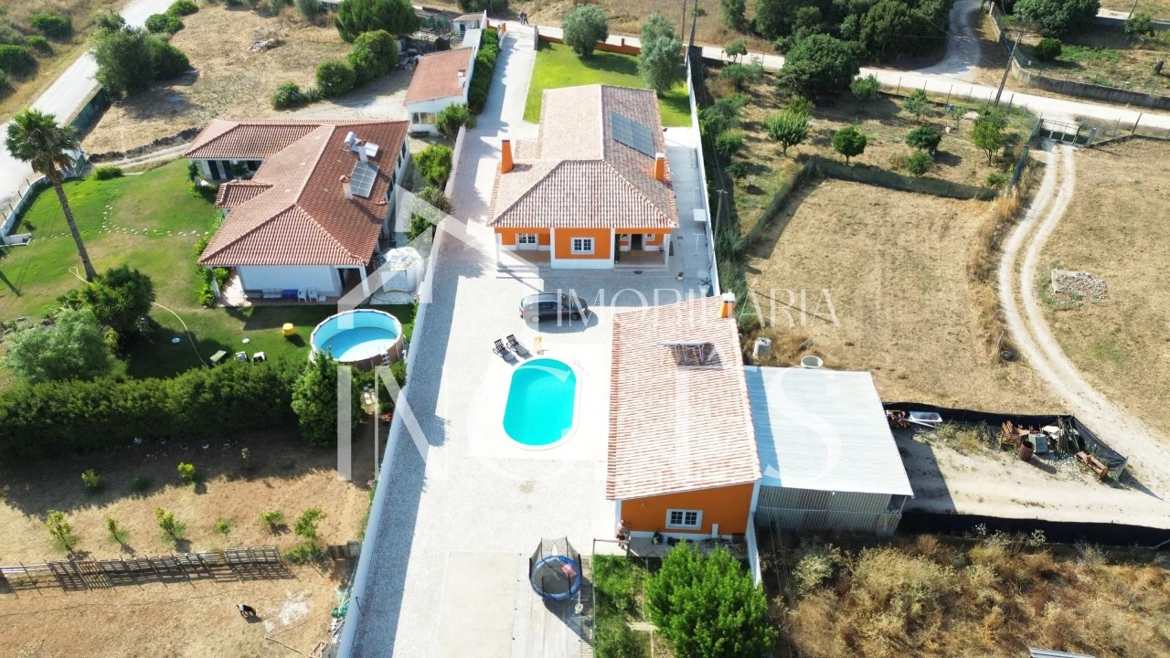 Moradia T4 para Venda em Almoster Foto 7