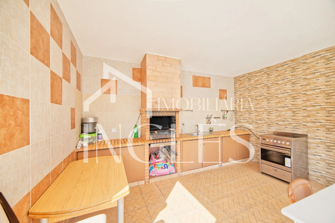 Moradia T4 para Venda em Almoster Foto 35