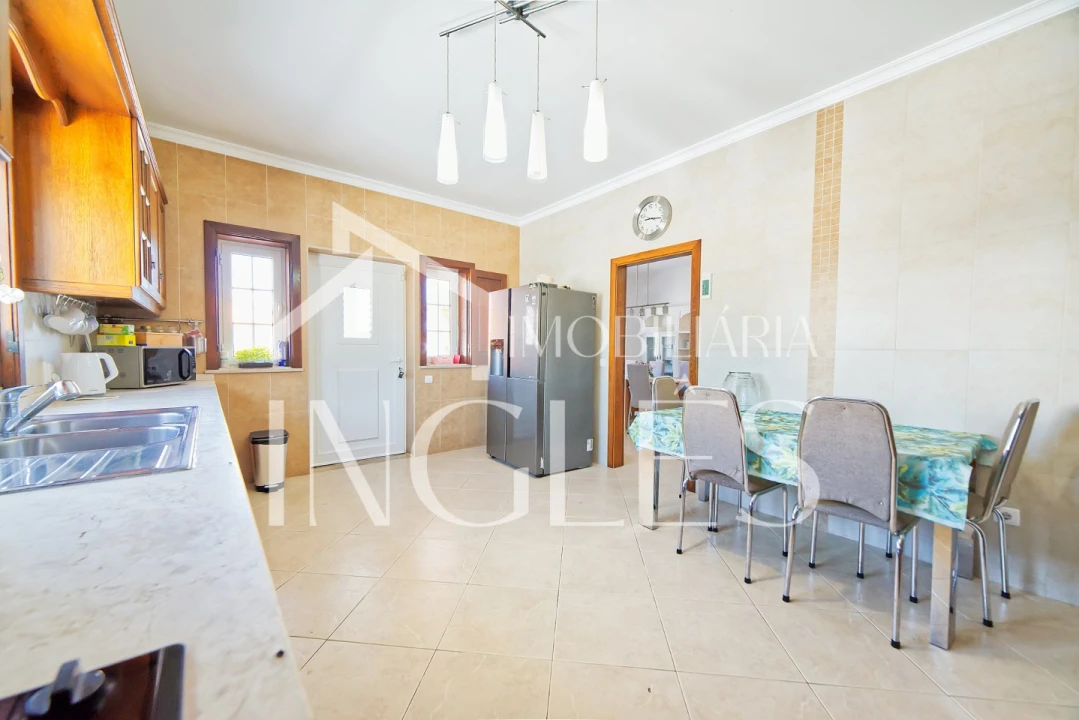 Moradia T4 para Venda em Almoster Foto 36