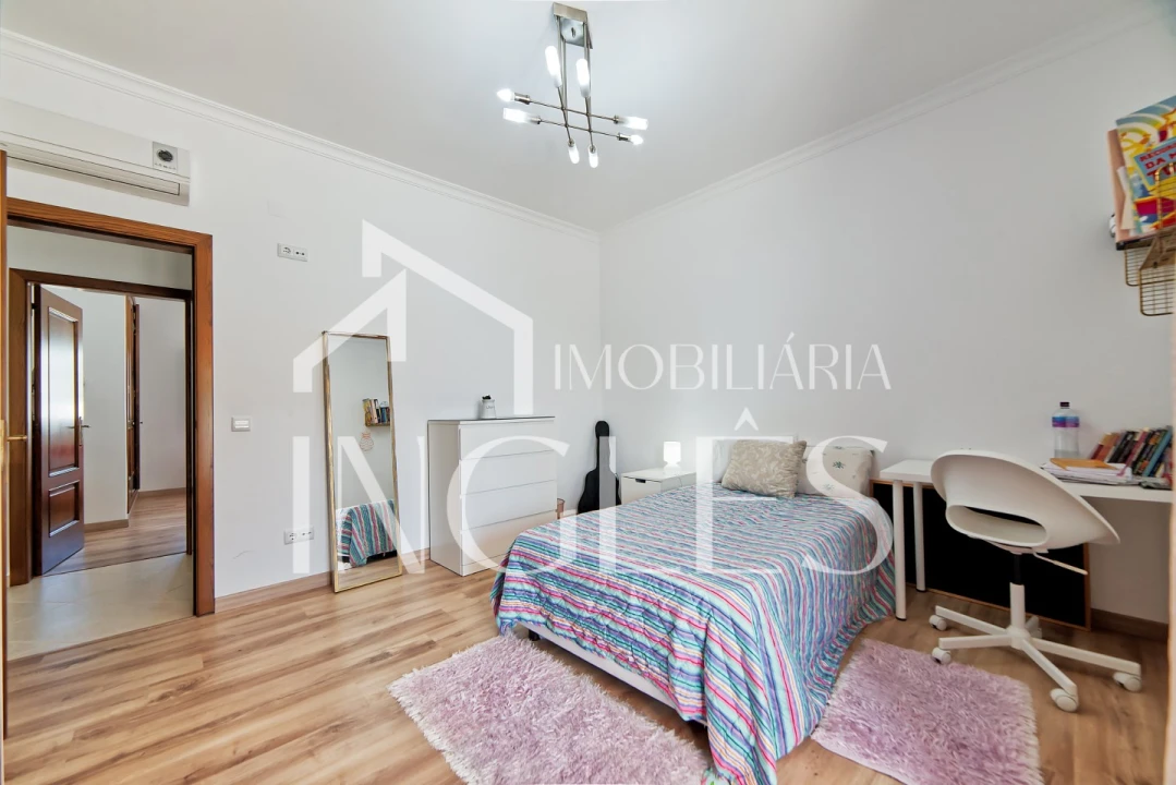 Moradia T4 para Venda em Almoster Foto 46