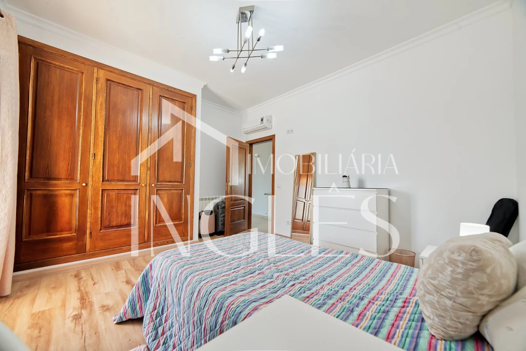 Moradia T4 para Venda em Almoster Foto 48