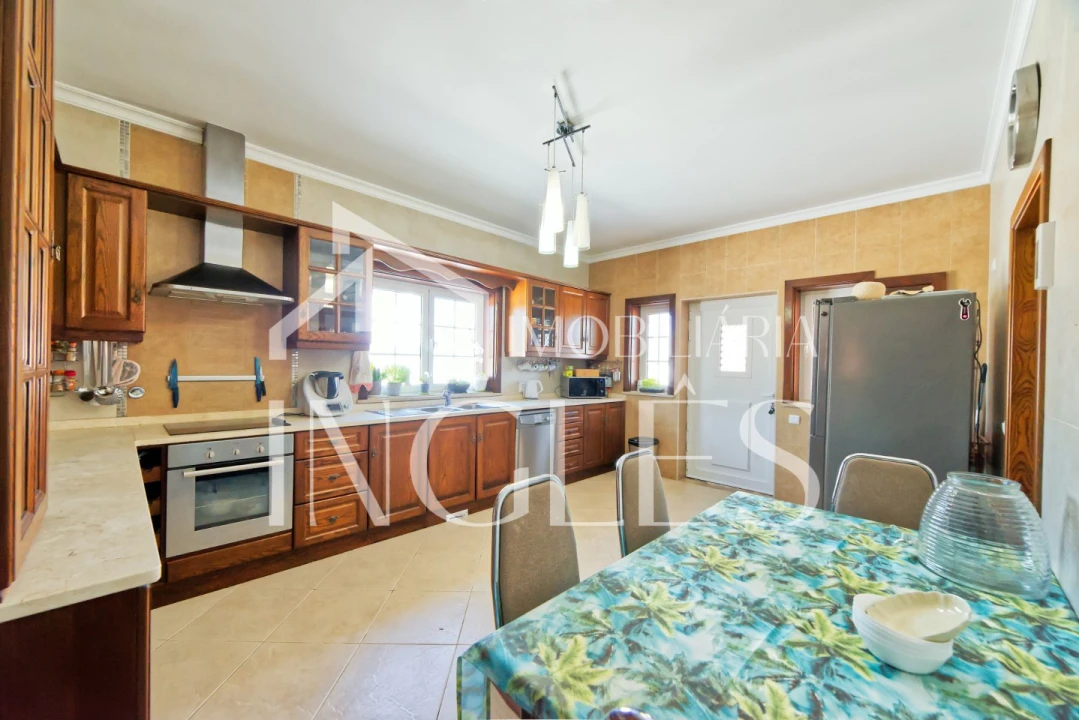 Moradia T4 para Venda em Almoster Foto 57