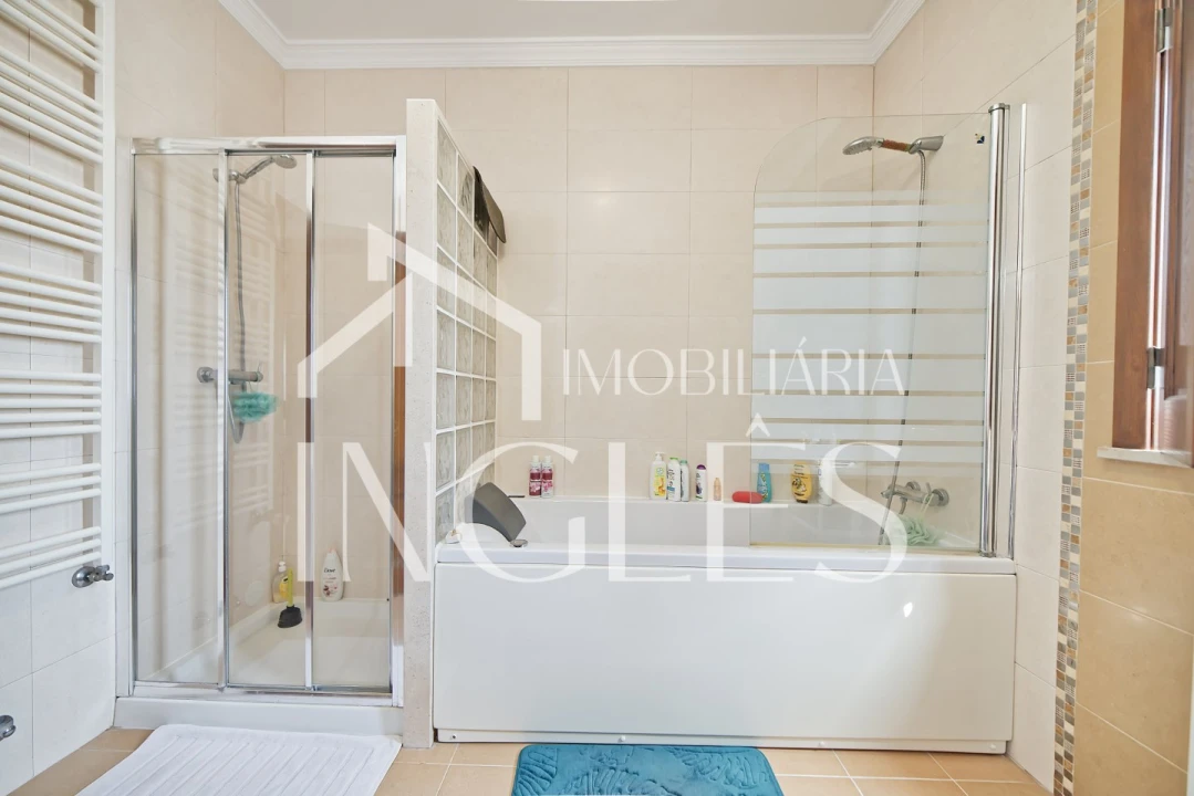 Moradia T4 para Venda em Almoster Foto 64