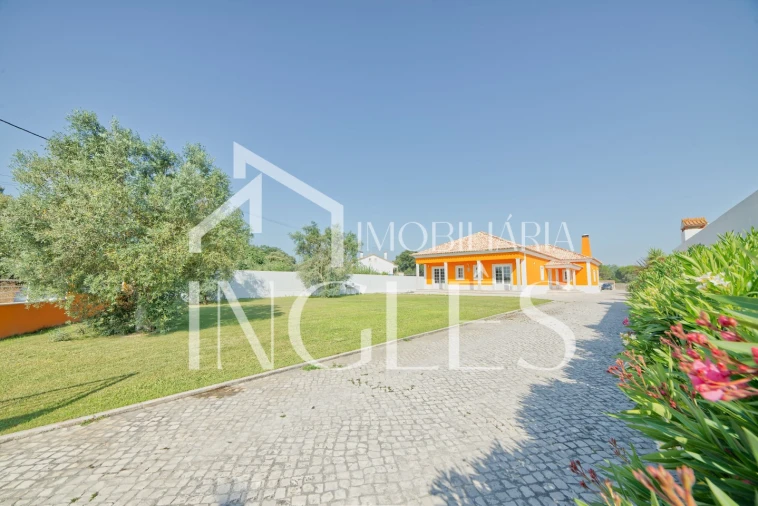 Moradia T4 para Venda em Almoster Foto 11