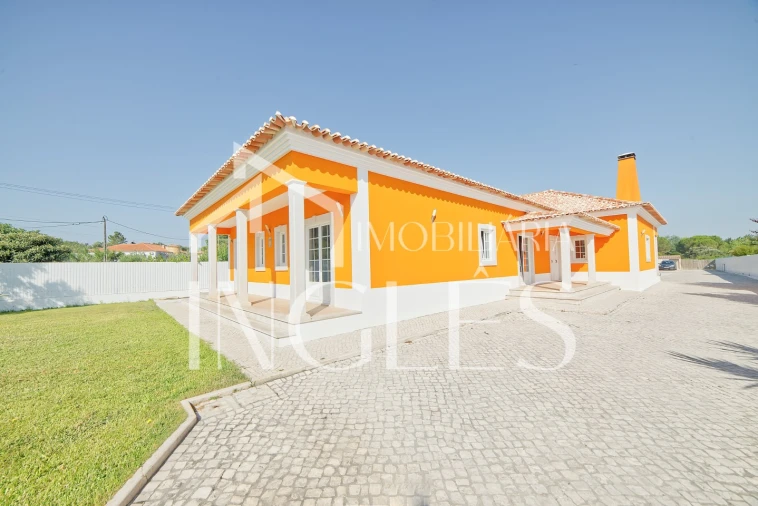 Moradia T4 para Venda em Almoster Foto 16