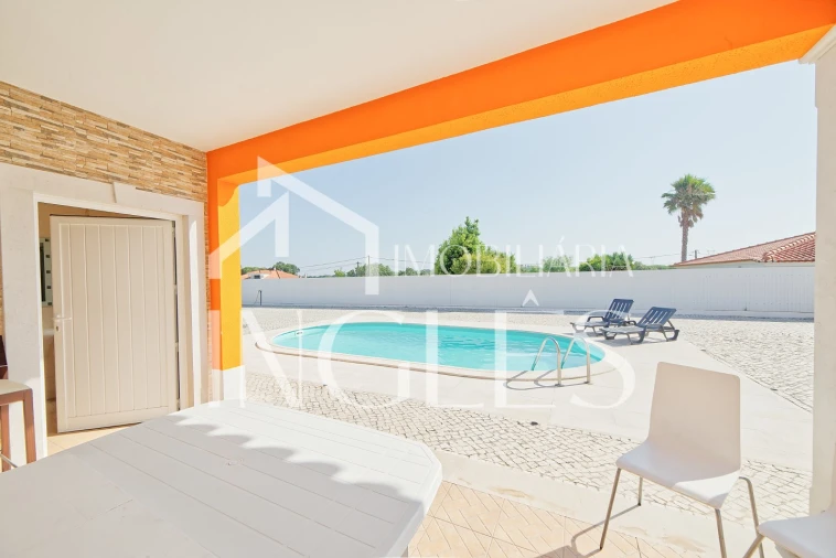 Moradia T4 para Venda em Almoster Foto 23