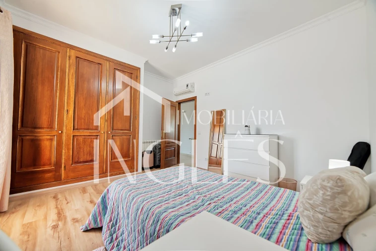 Moradia T4 para Venda em Almoster Foto 48