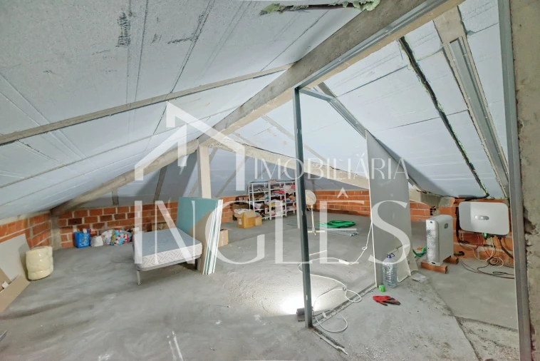 Moradia T4 para Venda em Almoster Foto 72