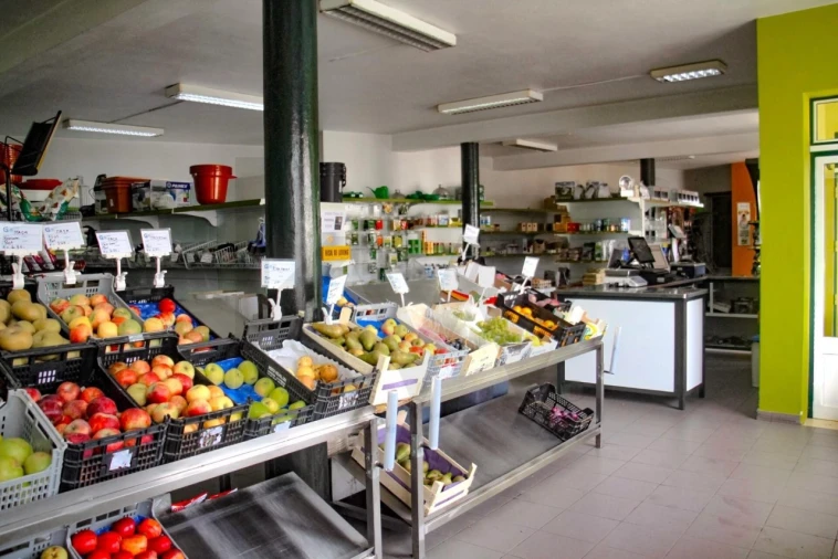 Loja para Arrendamento em Regueira de Pontes Foto 9