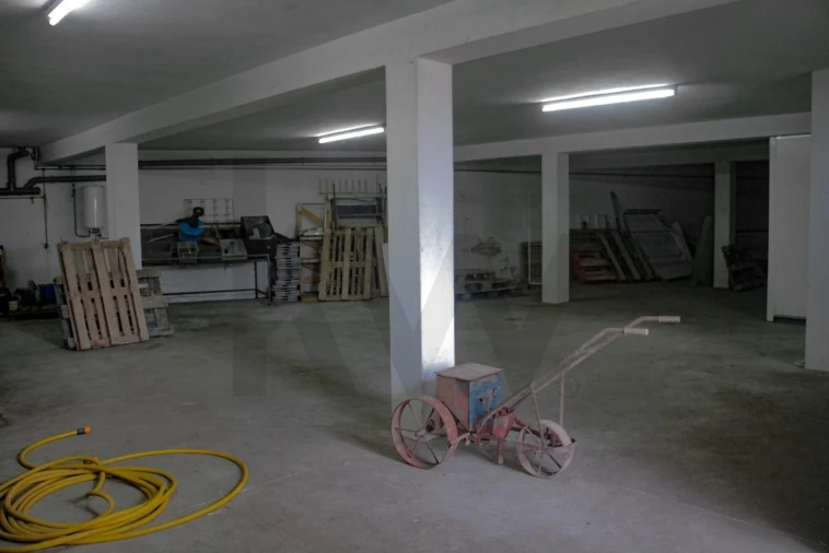 Loja para Arrendamento em Regueira de Pontes Foto 13