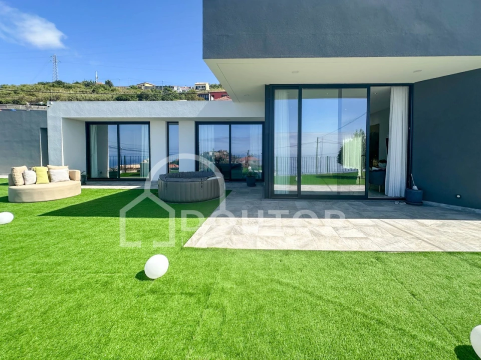 Moradia T3 para Venda em Ribeira Brava Foto 2